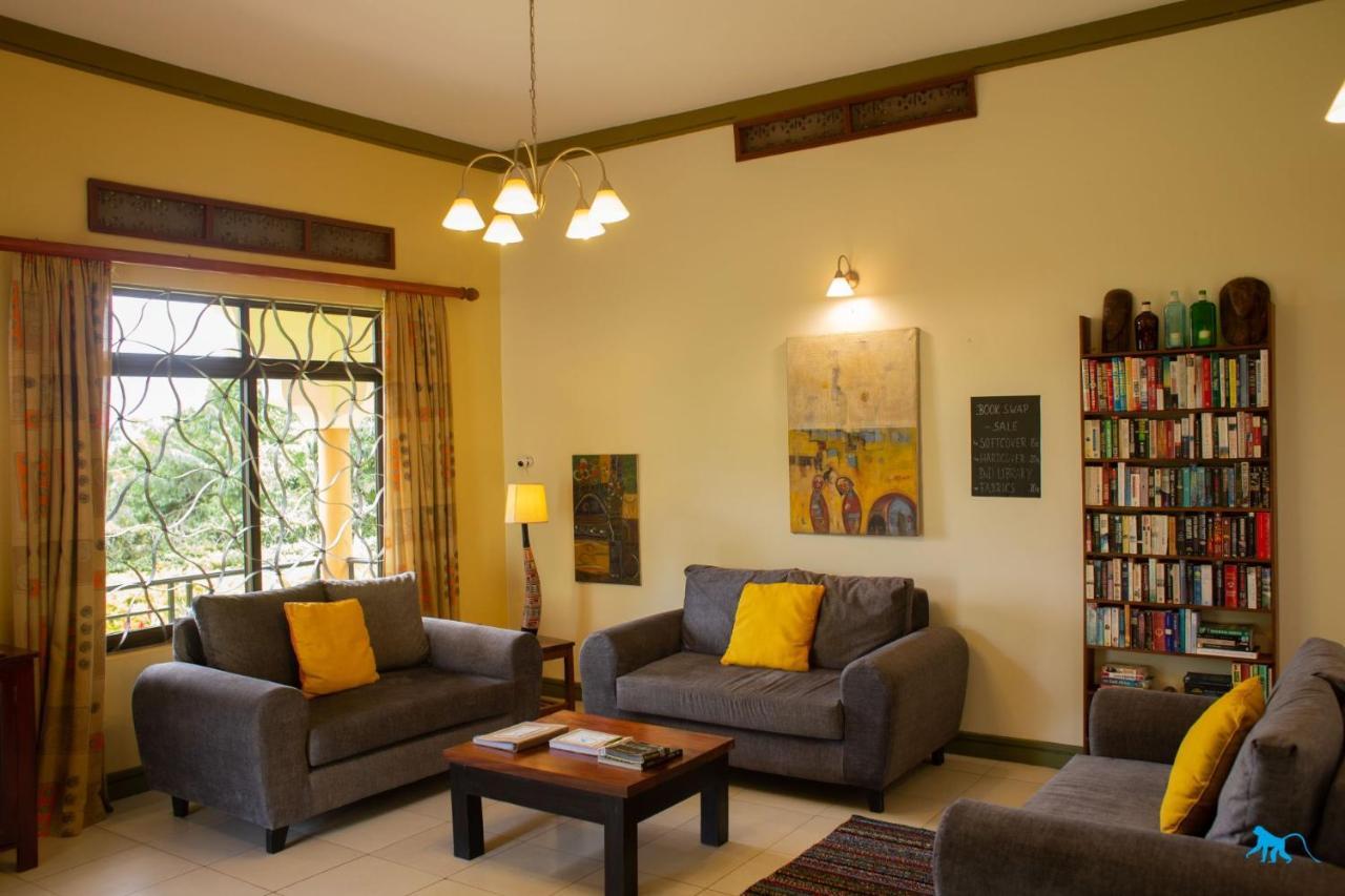 Bluemonkey Guesthouse Энтеббе Экстерьер фото