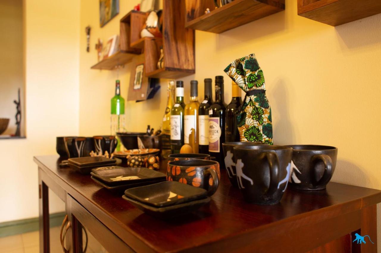 Bluemonkey Guesthouse Энтеббе Экстерьер фото