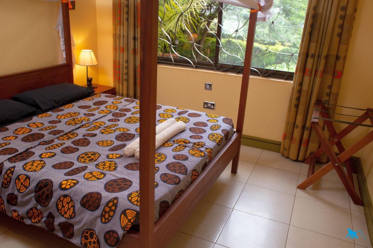 Bluemonkey Guesthouse Энтеббе Экстерьер фото