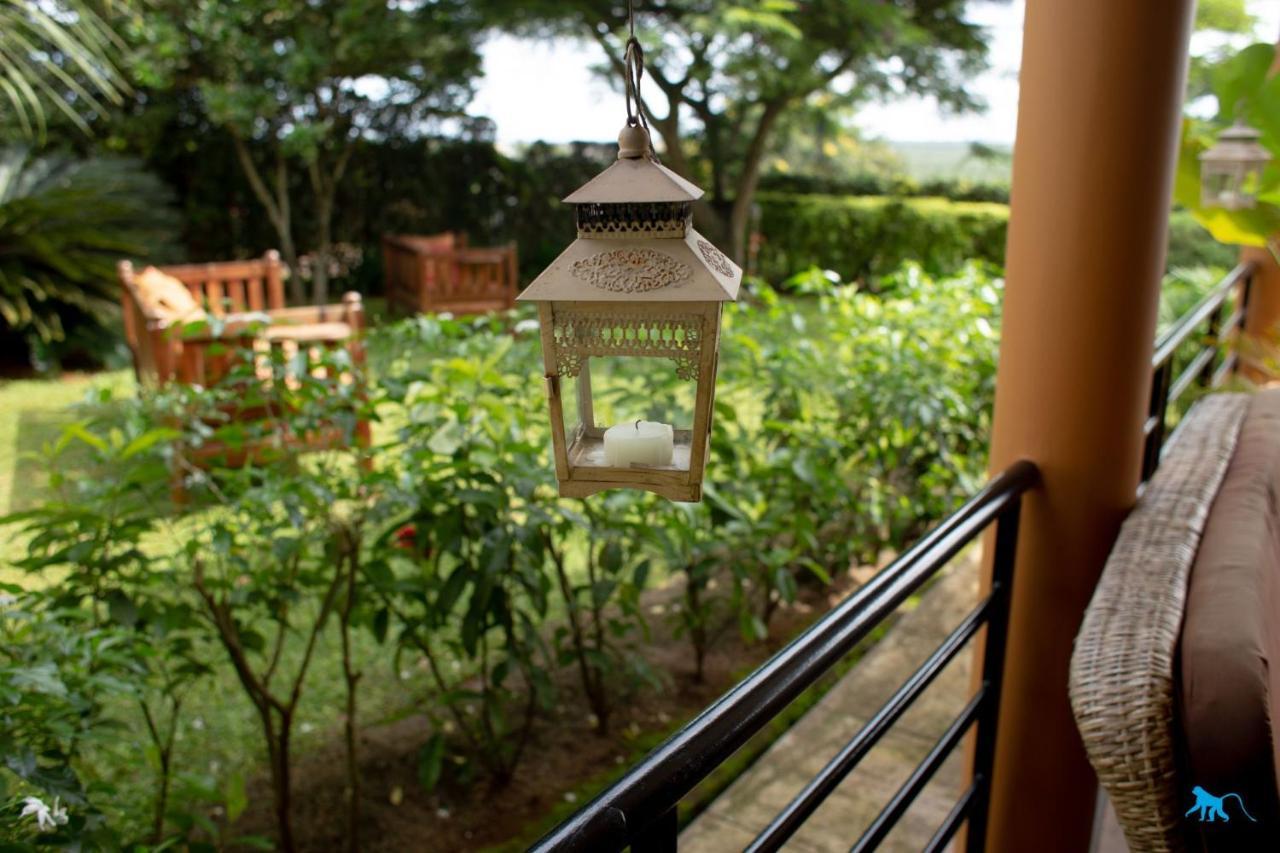 Bluemonkey Guesthouse Энтеббе Экстерьер фото