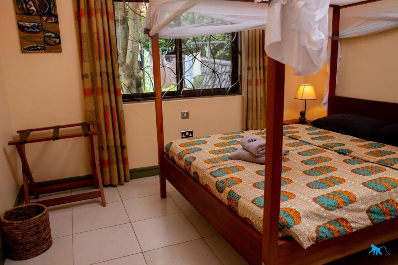 Bluemonkey Guesthouse Энтеббе Экстерьер фото