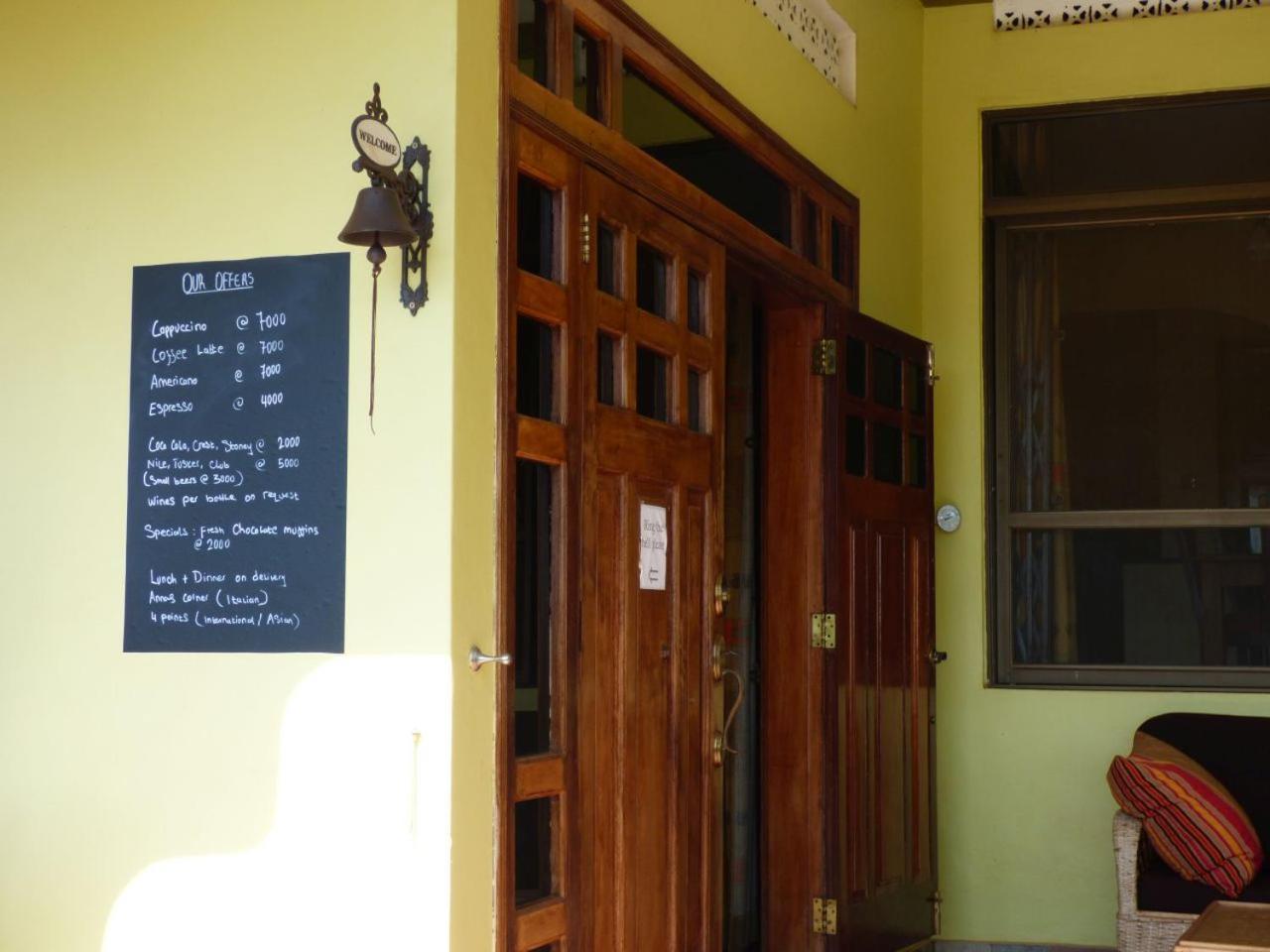 Bluemonkey Guesthouse Энтеббе Экстерьер фото